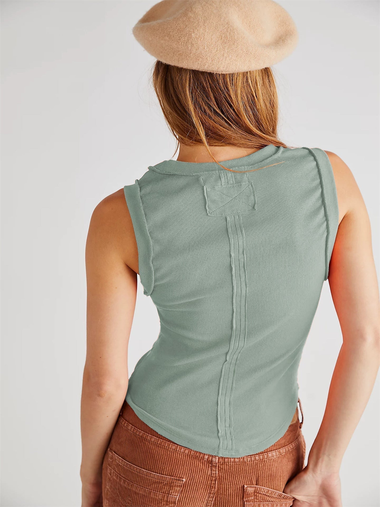 Camiseta sin mangas con cuello alto