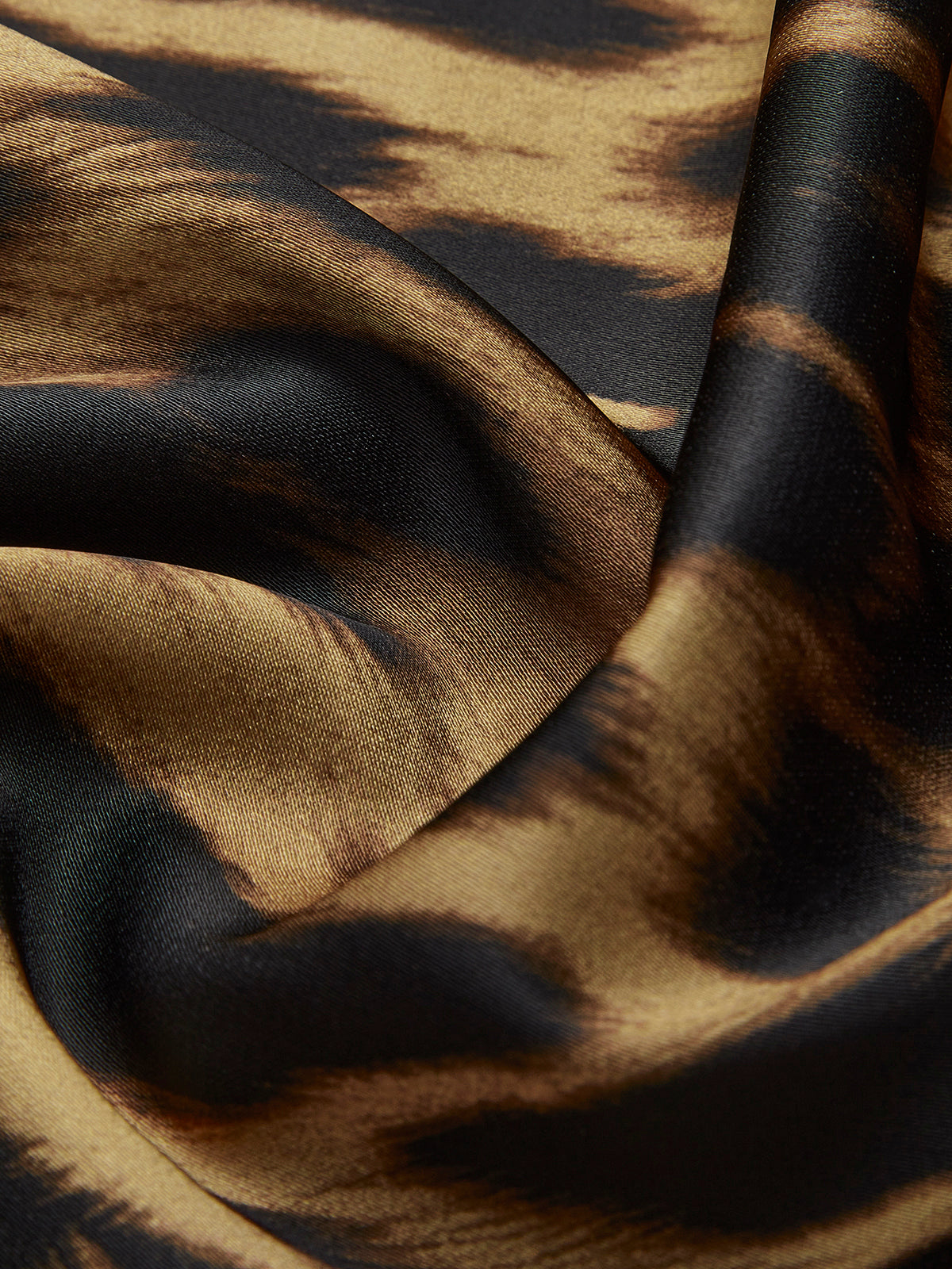 Falda Larga Ajustada con Estampado de Leopardo