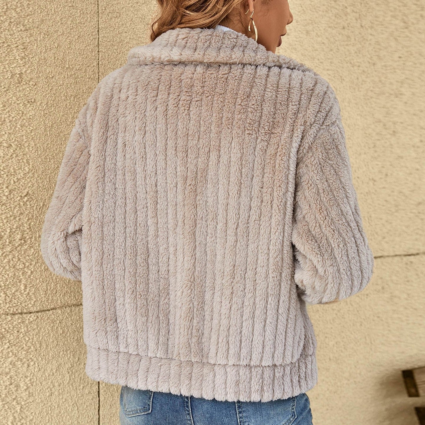 Chaqueta teddy corta y cálida con cremallera
