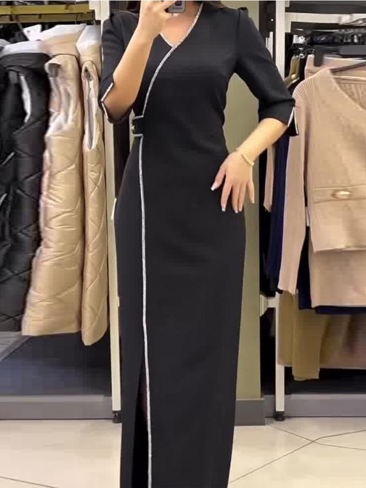 Vestido Negro Largo con Detalles de Flecos y Broche Elegante